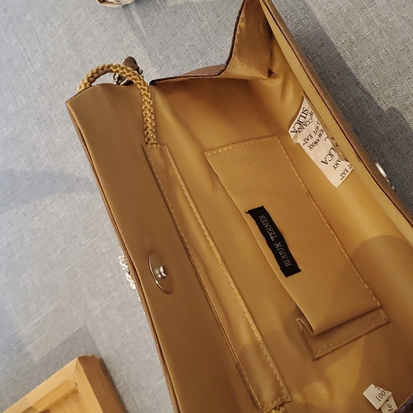 Shimmery  Green/Tan Clutch - Picture 5 of 6